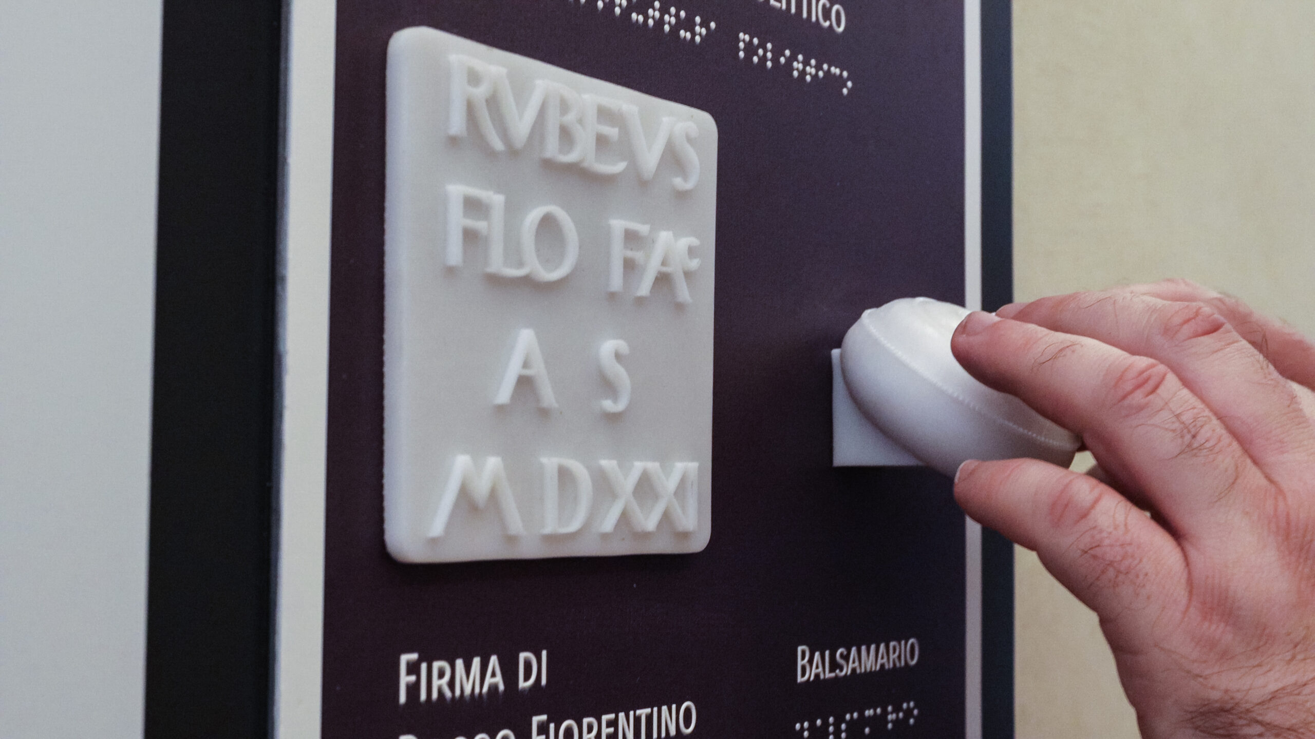 Riproduzioni 3D del balsamario e della firma di Rosso Fiorentino