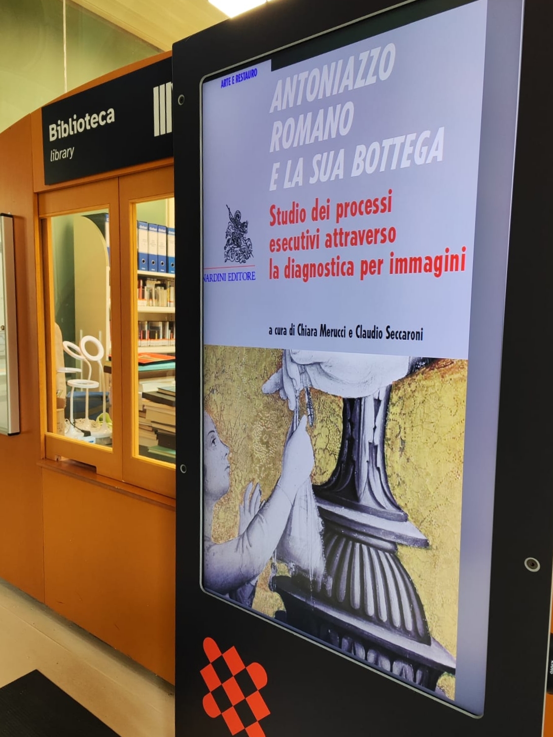 Totem interattivo per la ricerca di volumi all'interno della Biblioteca del CCR di Venaria (Torino)